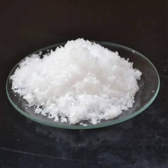 White crystalline ammonium persulfate initiator